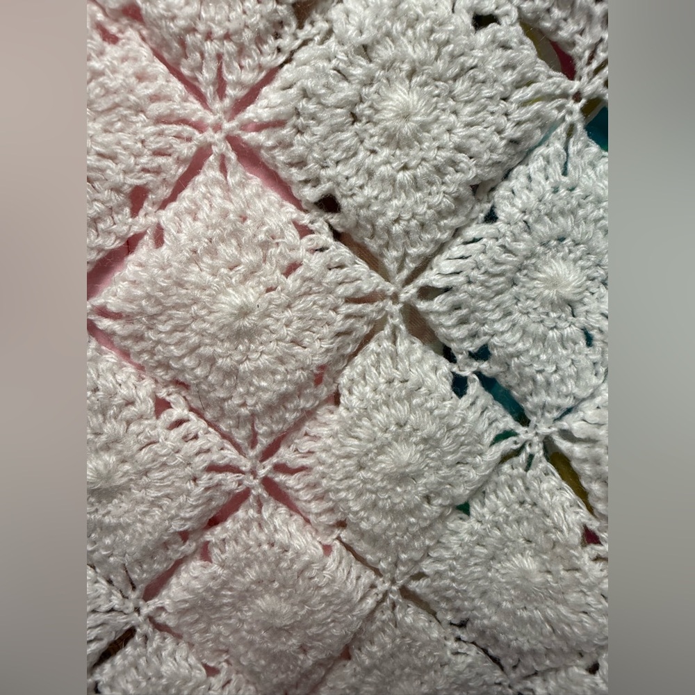 Vintage handmade white crochet Shaw - Picture 5 of 5